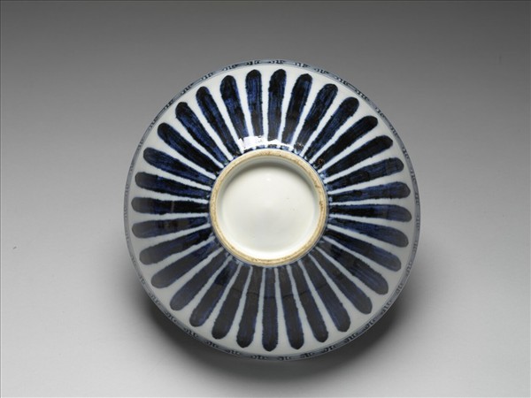 青花花卉紋蓮子碗