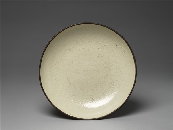 定窯 白瓷印花牡丹孔雀紋盤