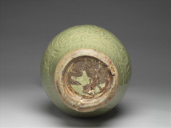 龍泉窯 青瓷刻花牡丹紋瓶