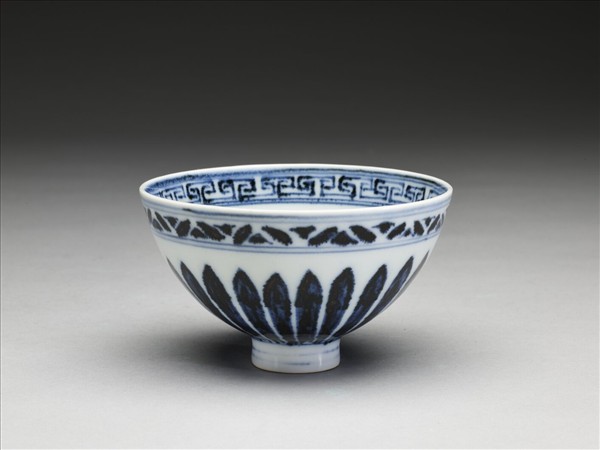 青花幾何花卉紋碗