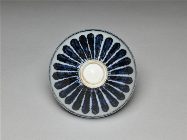 青花幾何花卉紋碗