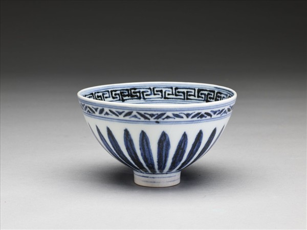 青花幾何花卉紋碗