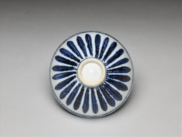 青花幾何花卉紋碗