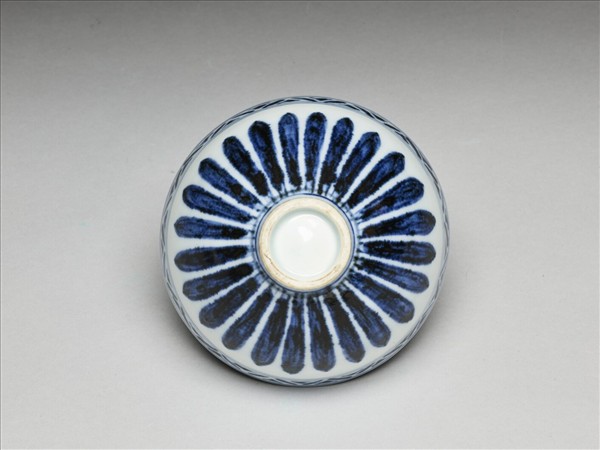 青花幾何花卉紋碗