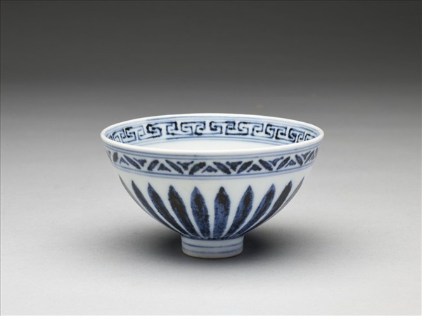 青花幾何花卉紋碗