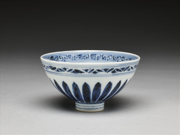 青花幾何花卉紋碗