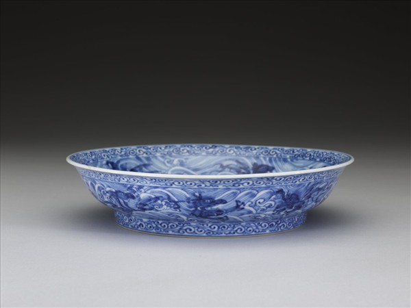 青花波濤海獸紋盤
