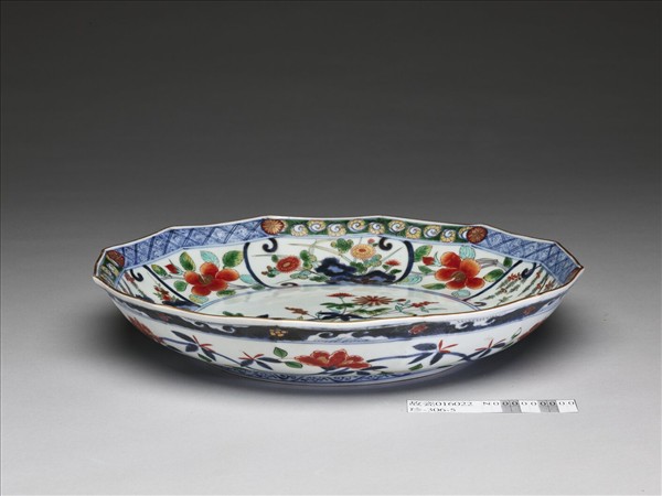 有田窯 五彩花卉紋十二方盤