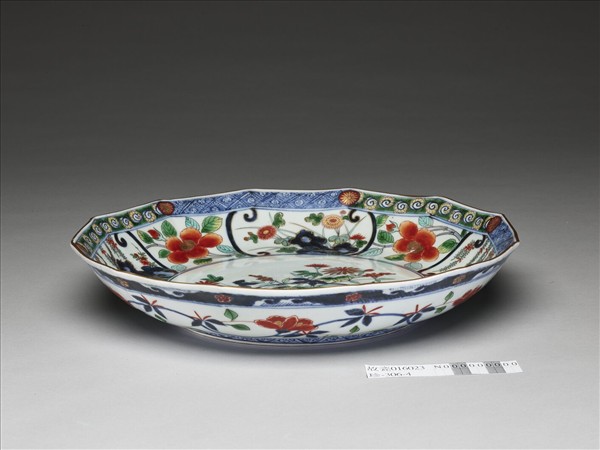 有田窯 五彩花卉紋十二方盤