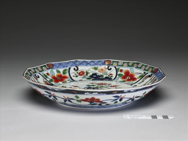 有田窯 五彩花卉紋十二方盤