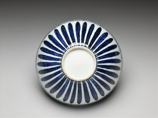 青花花卉紋蓮子碗