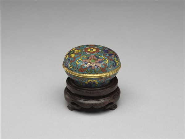 掐絲琺瑯番蓮紋盒