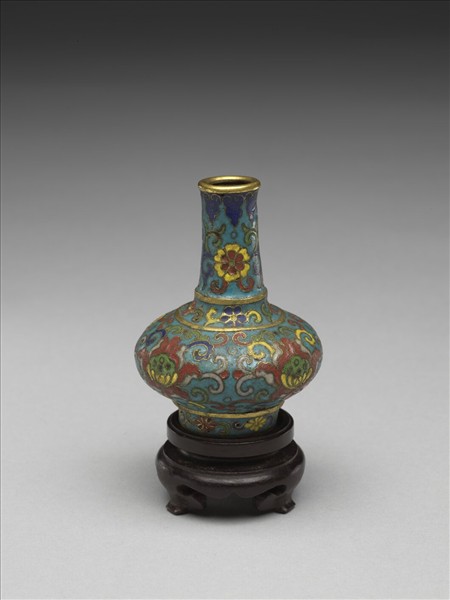 掐絲琺瑯番蓮紋瓶