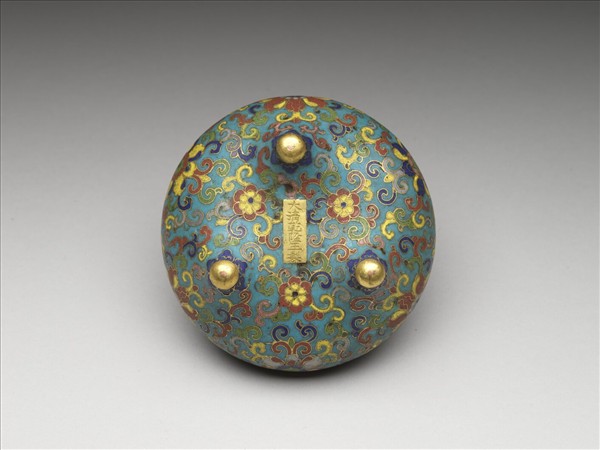 掐絲琺瑯番蓮紋爐