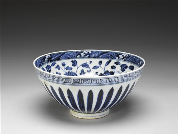 青花花卉紋蓮子碗