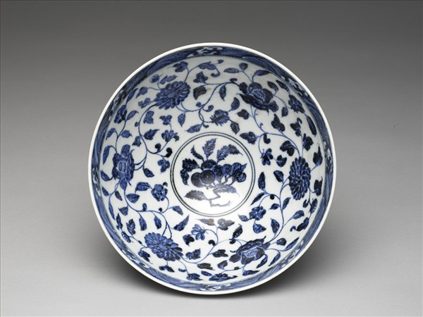 青花花卉紋蓮子碗