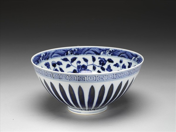 青花花卉紋蓮子碗