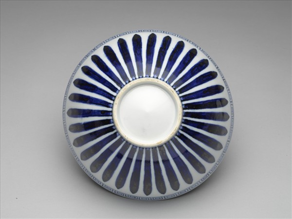 青花花卉紋蓮子碗