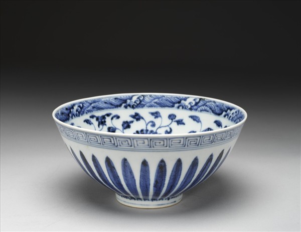 青花花卉紋蓮子碗