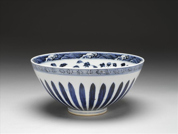 青花花卉紋蓮子碗