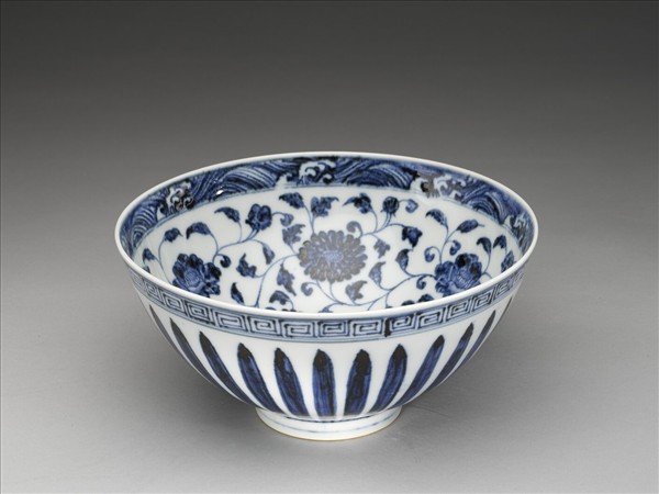 青花花卉紋蓮子碗
