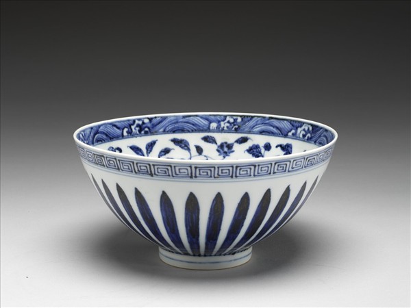 青花花卉紋蓮子碗