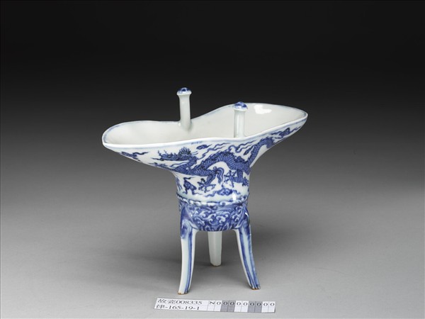 青花雲龍紋爵杯