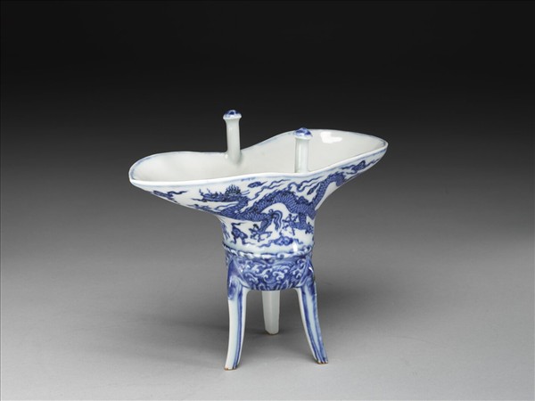 青花雲龍紋爵杯