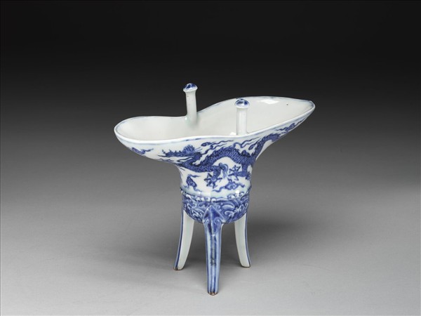 青花雲龍紋爵杯