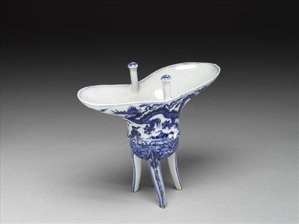 青花雲龍紋爵杯