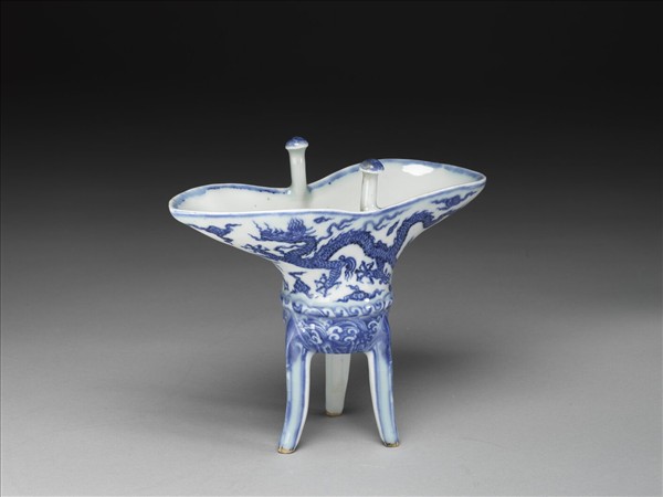 青花雲龍紋爵杯