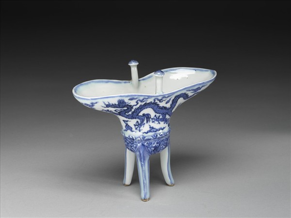 青花雲龍紋爵杯