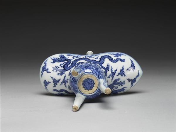 青花雲龍紋爵杯