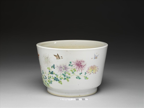 粉彩花蝶圖花盆