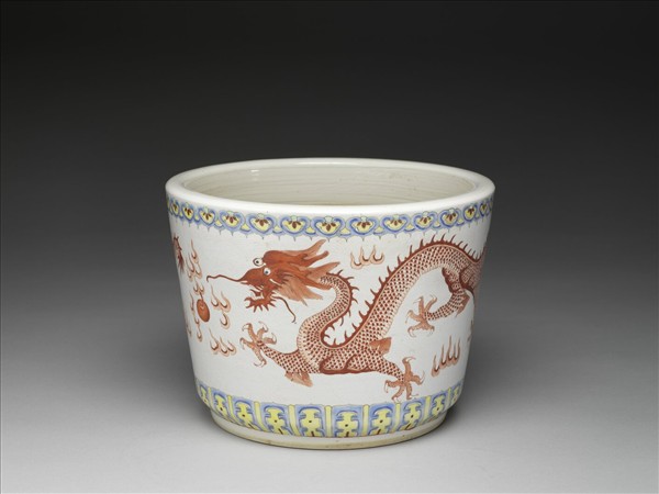 粉彩龍紋花盆