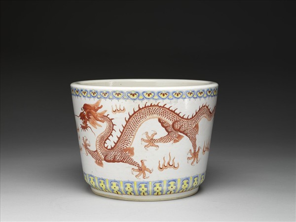 粉彩龍紋花盆