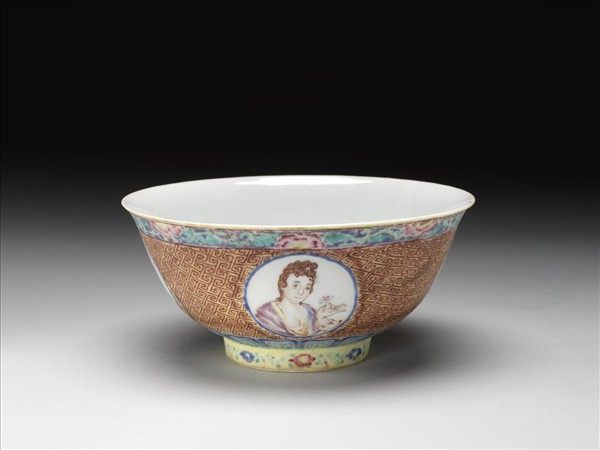 錦地開光西洋仕女肖像畫碗