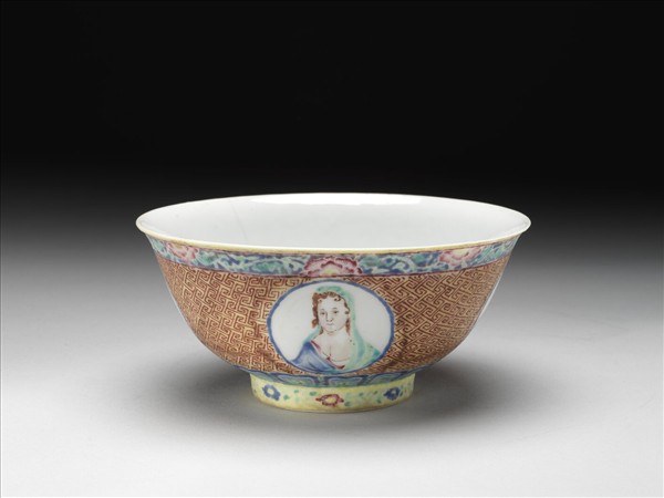 錦地開光西洋仕女肖像畫碗
