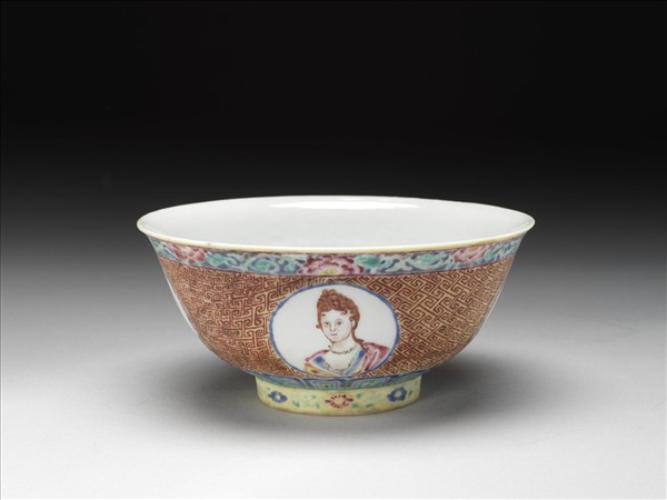 錦地開光西洋仕女肖像畫碗