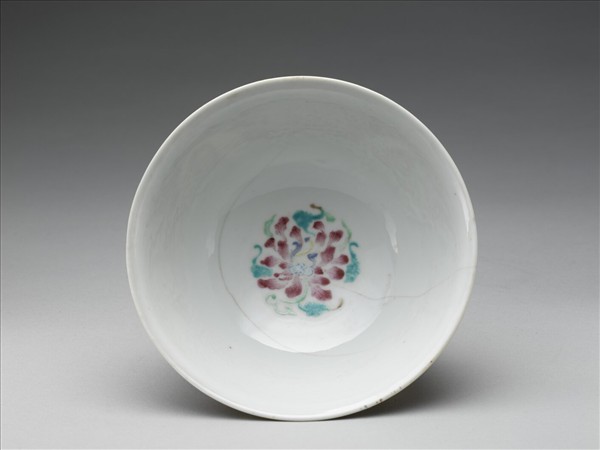 錦地開光西洋仕女肖像畫碗