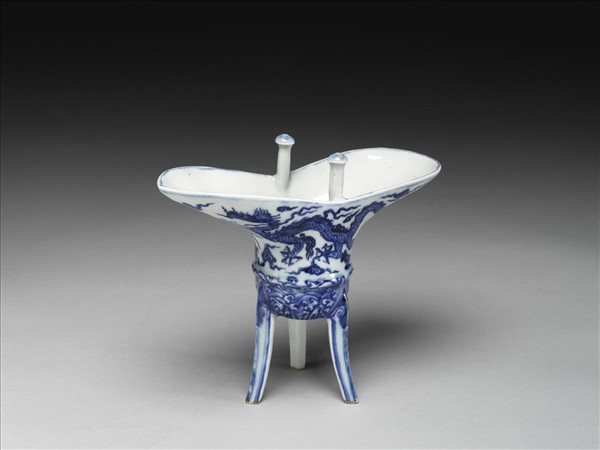 青花雲龍紋爵杯