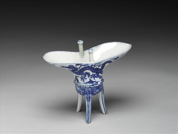 青花雲龍紋爵杯