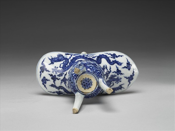 青花雲龍紋爵杯