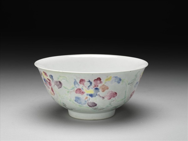 淺青地花卉紋碗