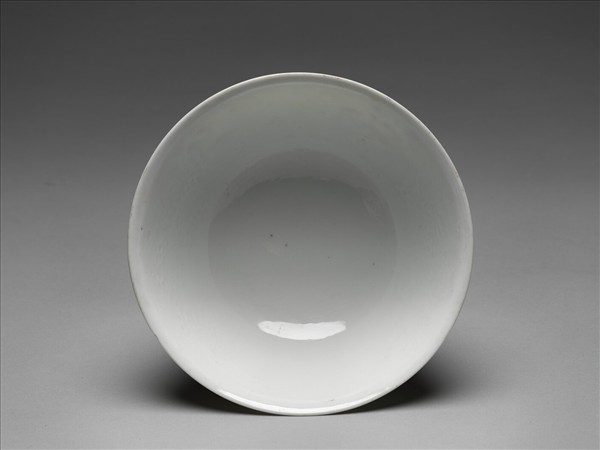 淺青地花卉紋碗