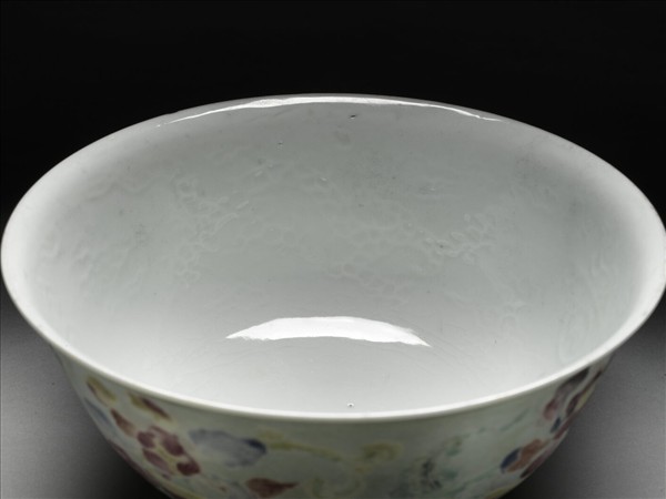 淺青地花卉紋碗