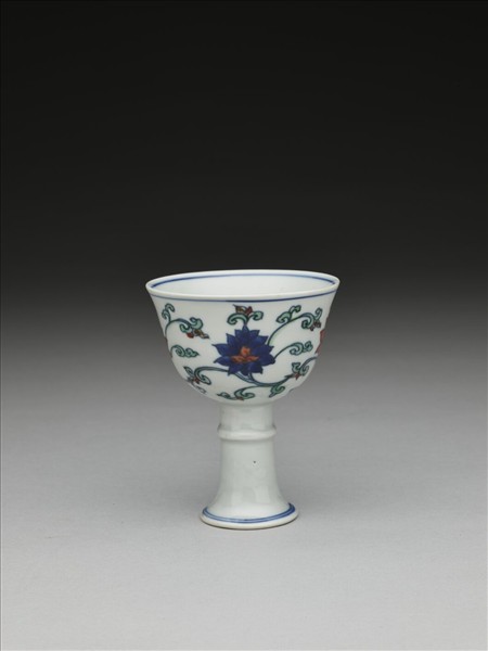 鬥彩番蓮紋高足杯