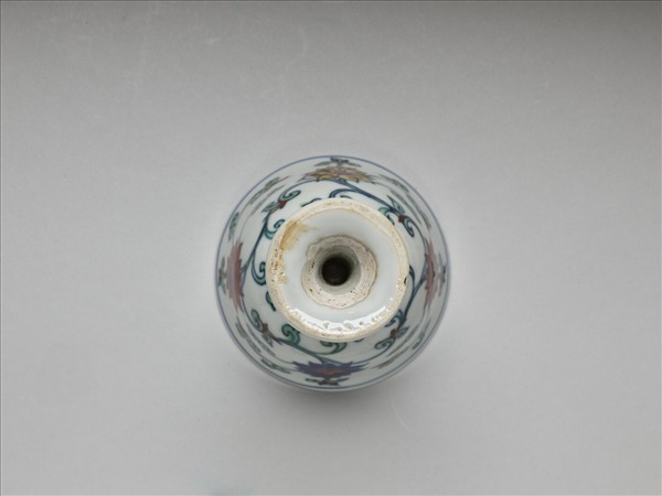 鬥彩番蓮紋高足杯