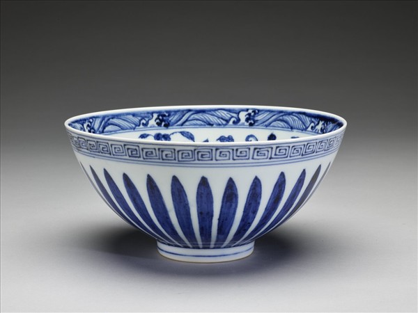 青花花卉紋蓮子碗