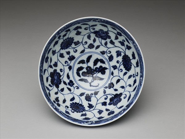 青花花卉紋蓮子碗